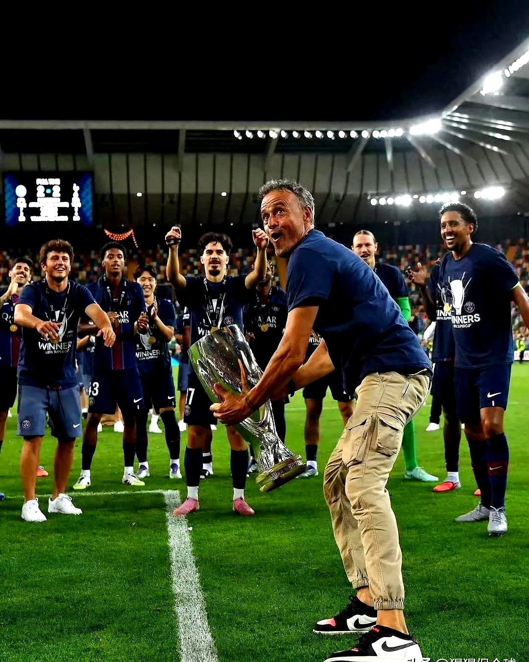 爱游戏APP推荐包含切尔西发布备战花絮；赛前篮板制胜；NBA常规赛任务艰巨；轮换策略成焦点的词条