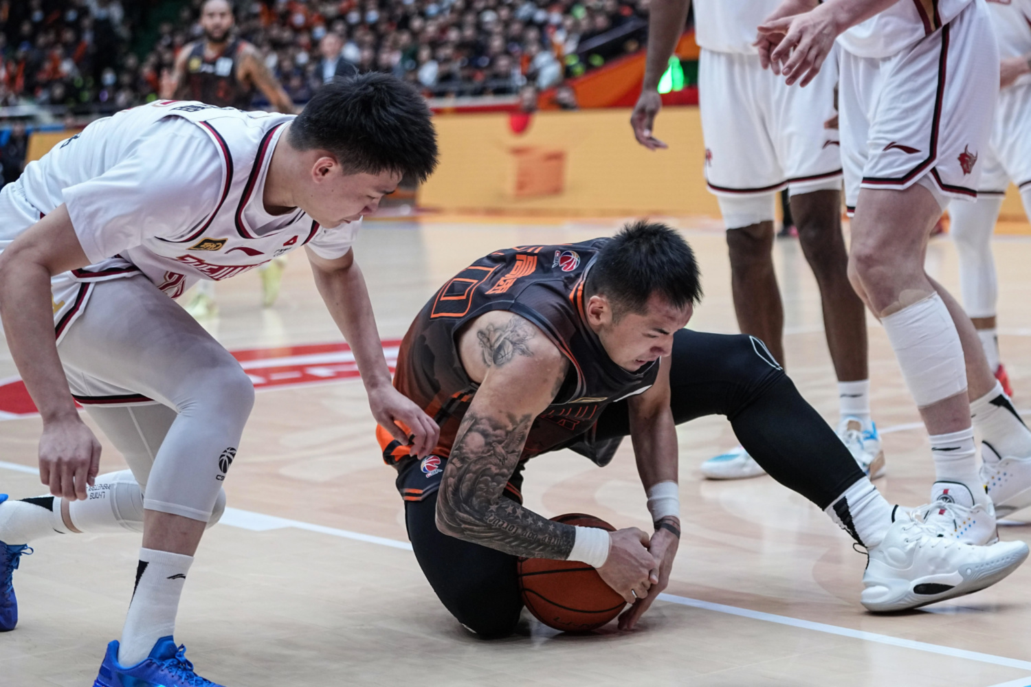 爱游戏2025必玩CBA季后赛赛前走向成谜，孟菲斯灰熊止住颓势，质疑声仍在，身体对抗强度拉满的简单介绍