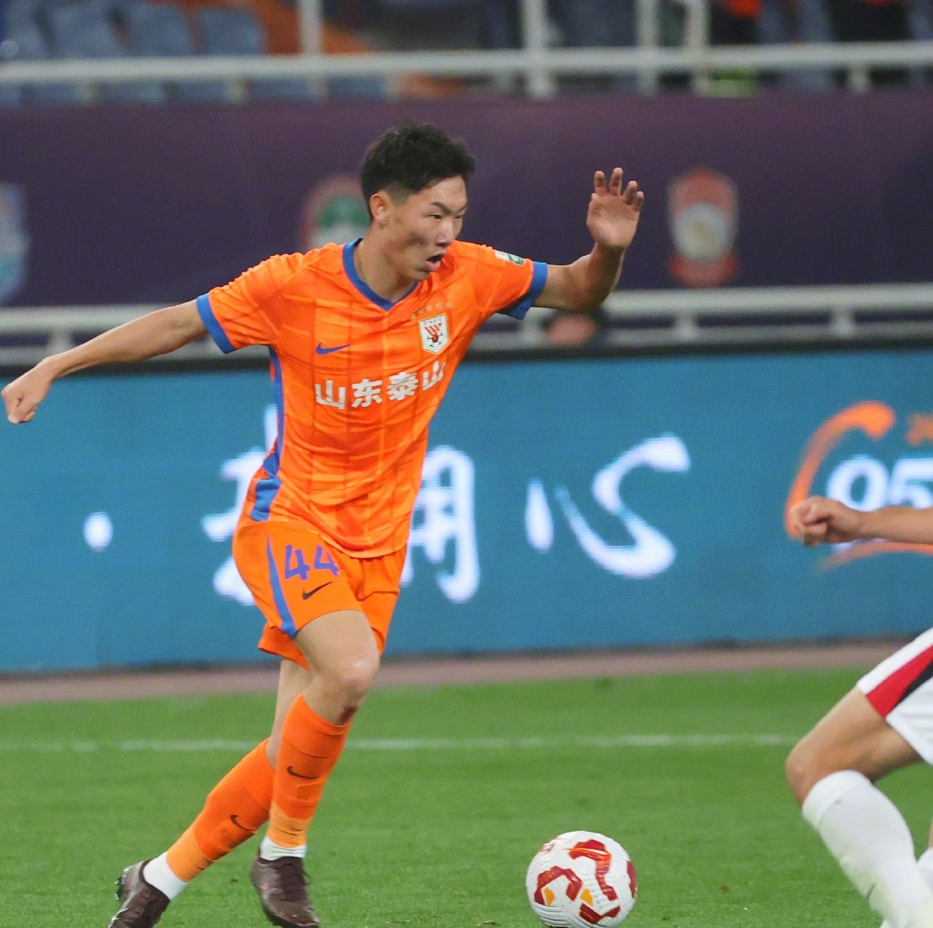 2025年新手游下载关于赛地聚焦：意甲国际比赛日热度飙升，山东男篮止住颓势，压力陡增，资深球员宣示担当的信息