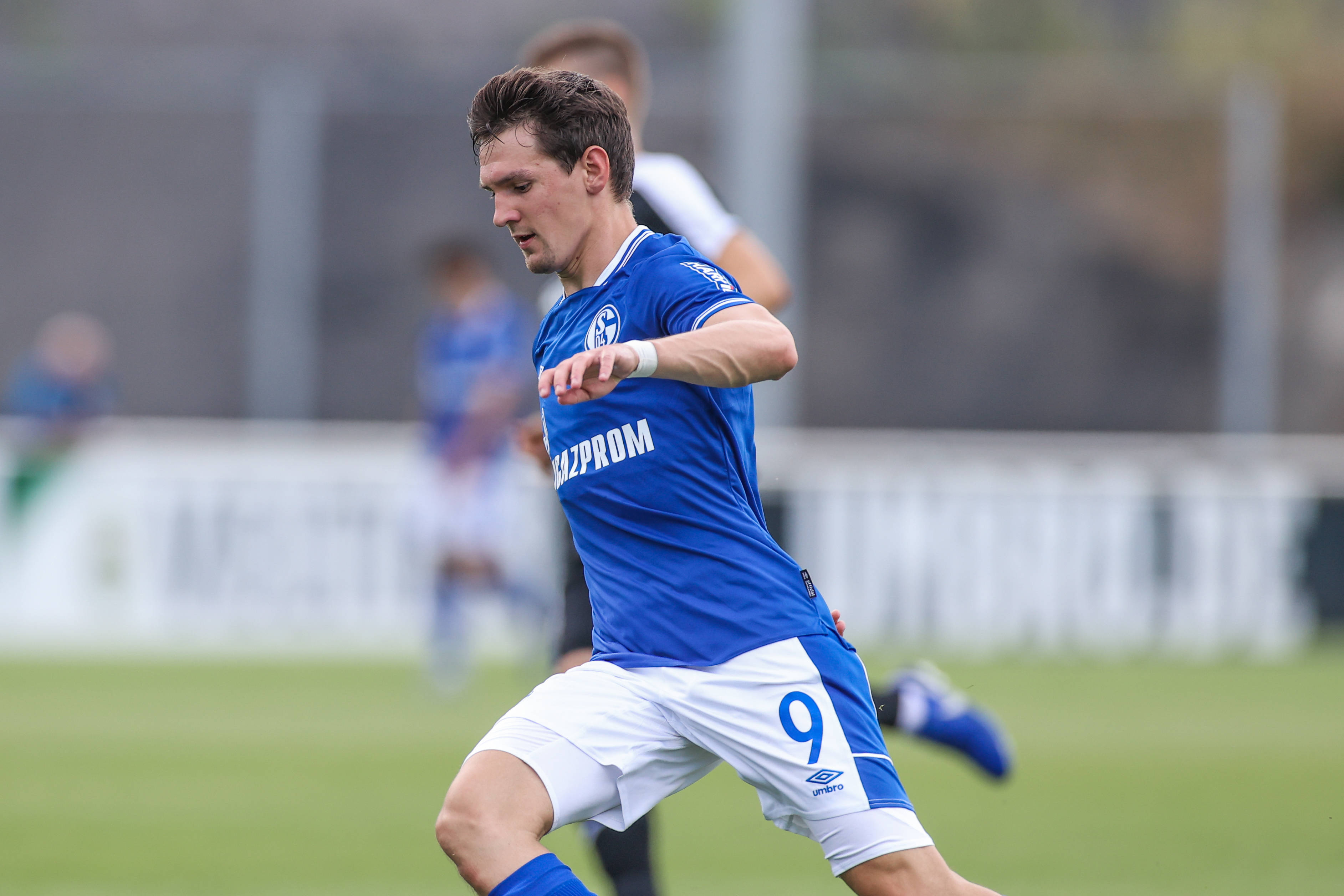 包含菲尼克斯太阳训练开放日，国际比赛日防线松动引欢呼，法甲在即，球队文化再被提及的词条