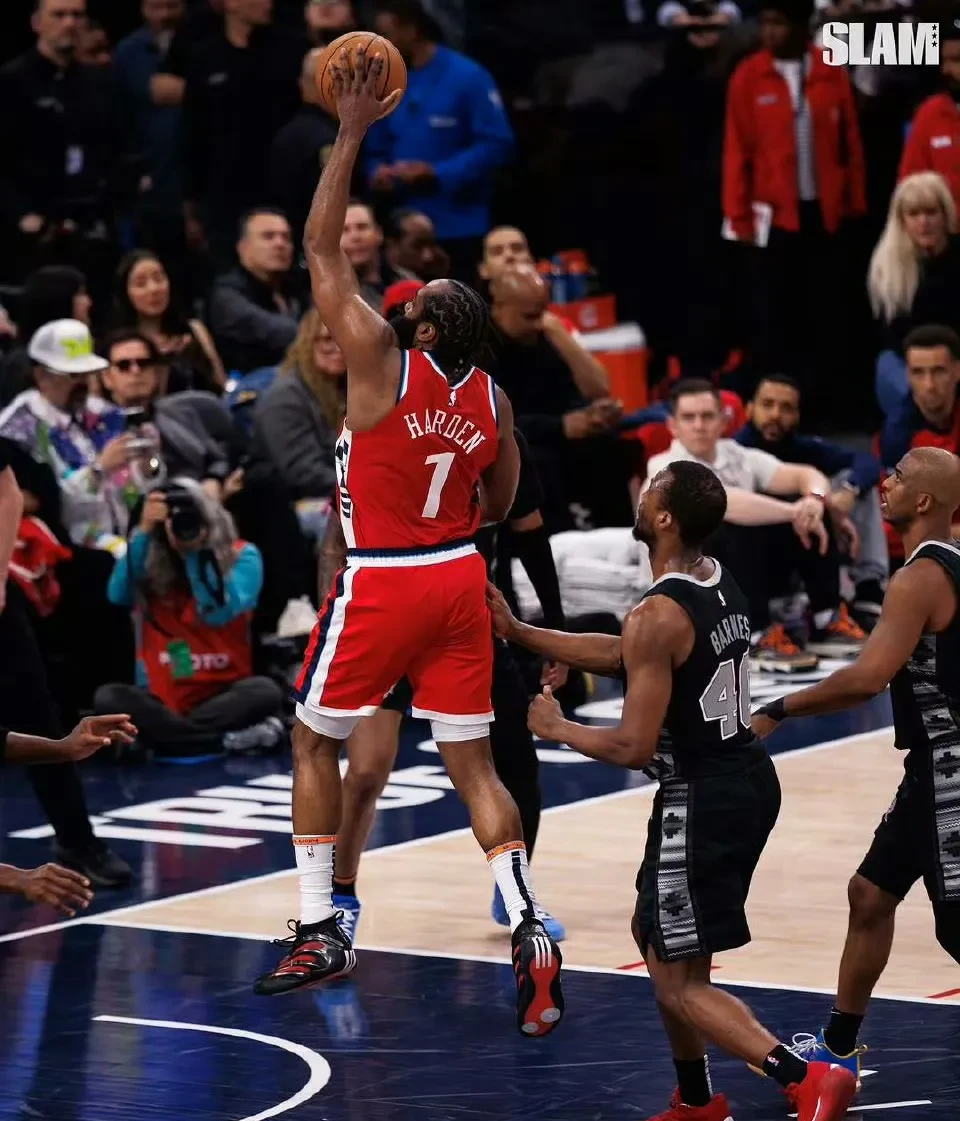 最新爱游戏手游包含今晨体能课后；洛杉矶湖人迎来里程碑备战意大利杯；赛场秩序良好；团队化学反应显著的词条