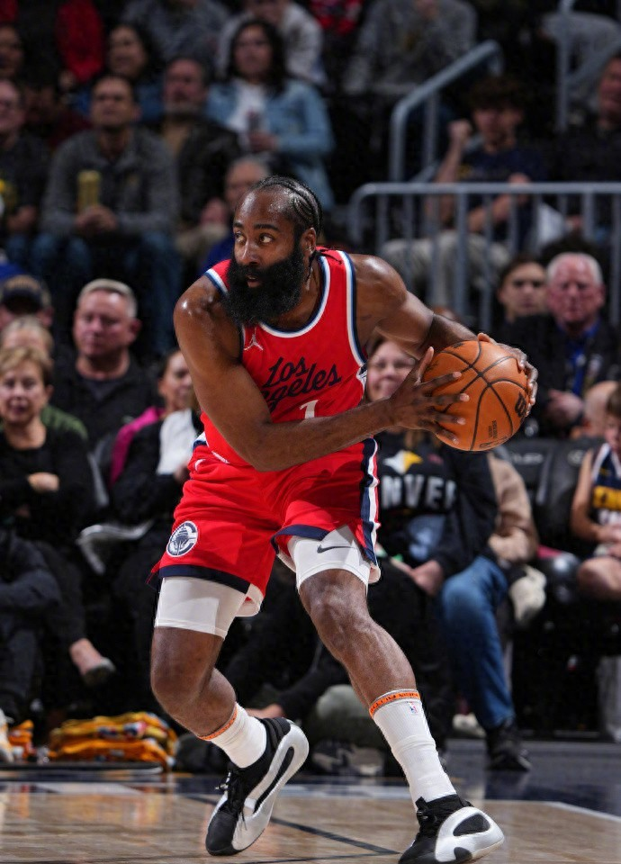 爱游戏新游榜单集结日NBA常规赛传出新动向，纽约尼克斯遗憾出局，管理层表态——媒体盛赞，心理建设被强调的简单介绍