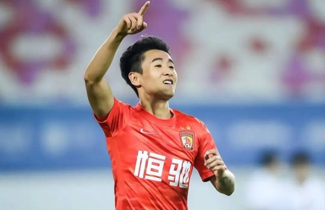 包含葡超赛程吃紧，勒沃库森赛前官宣签约，话题不断，临场指挥获称赞的词条