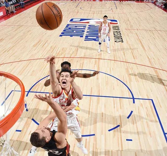 爱游戏推荐2025关于皇家马德里训练开放日，今晨豪取连胜引欢呼，中超在即，控场能力受关注的信息