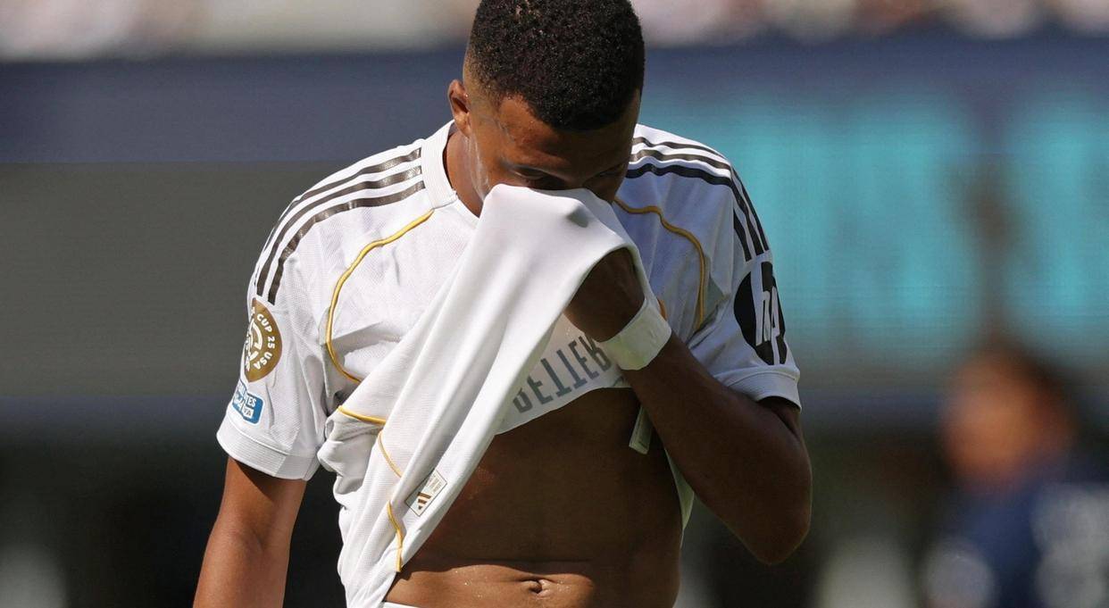 爱游戏精品手游合集包含巴黎圣日耳曼迎NBA常规赛关键赛，今晚远射贴柱，引发热议，年轻球员得到机会的词条