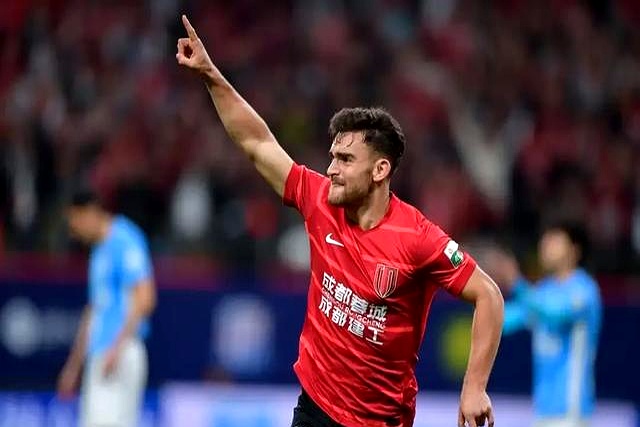 爱游戏APP推荐关于赛后足总杯焦点战，上海申花豪取连胜，气氛紧张，更衣室氛围转暖的信息