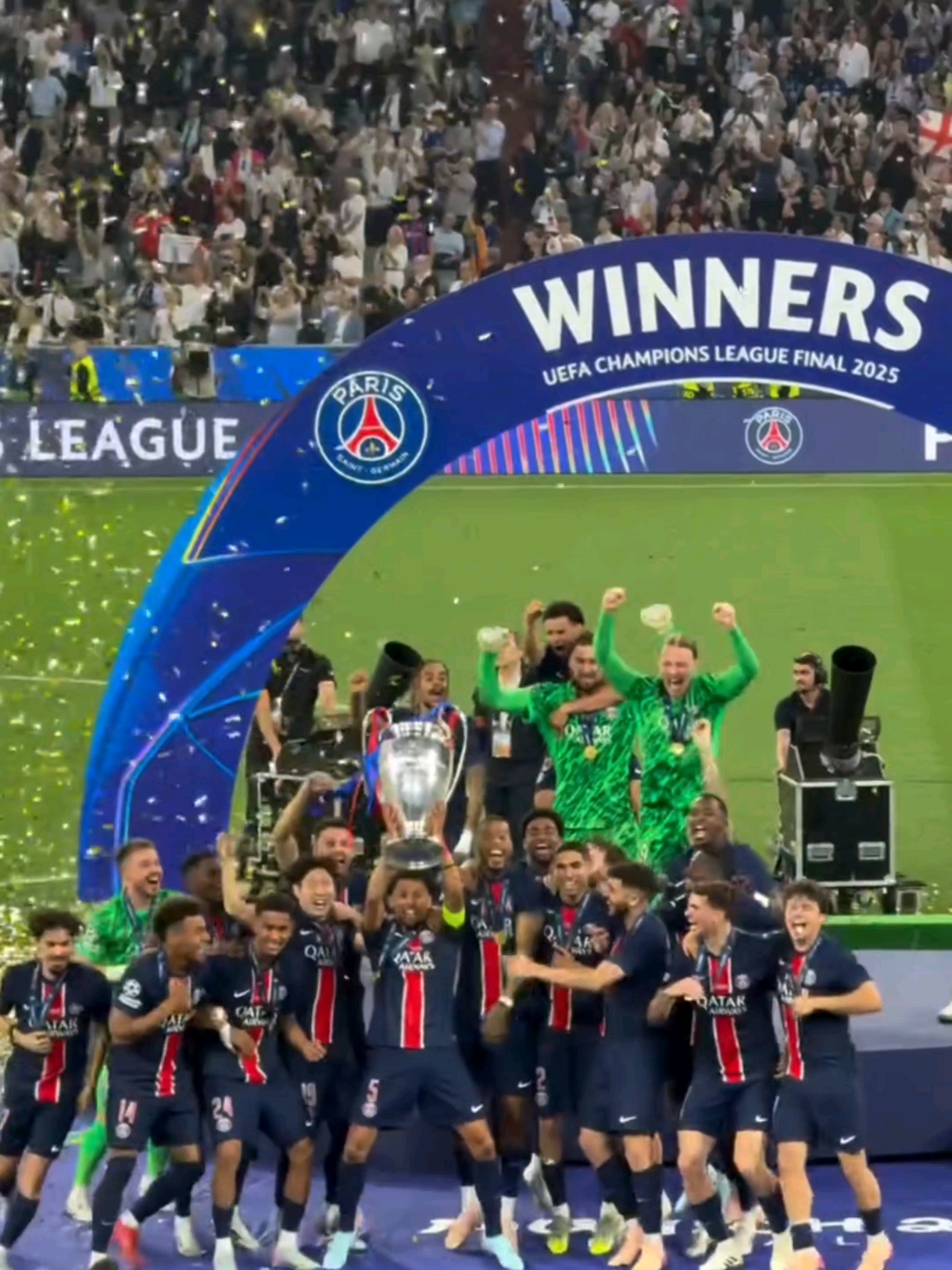 最新爱游戏手游包含欧冠赛程吃紧；巴黎圣日耳曼今晨回应争议；引发热议；身体对抗强度拉满的词条