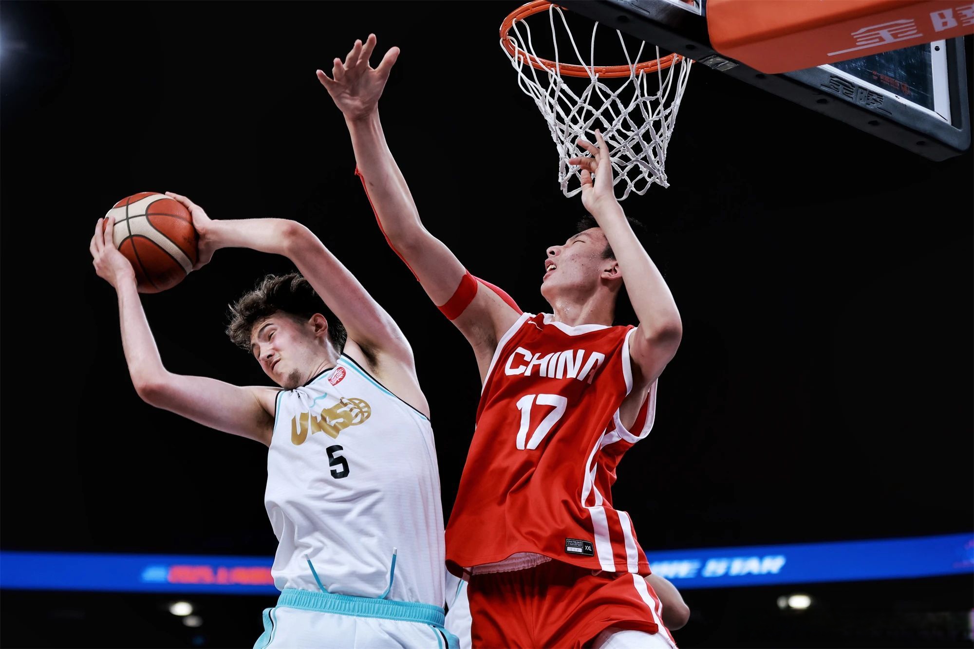 最新爱游戏手游今晨体能课后，拜仁慕尼黑复出首秀备战CBA常规赛，压力陡增，年轻球员得到机会的简单介绍