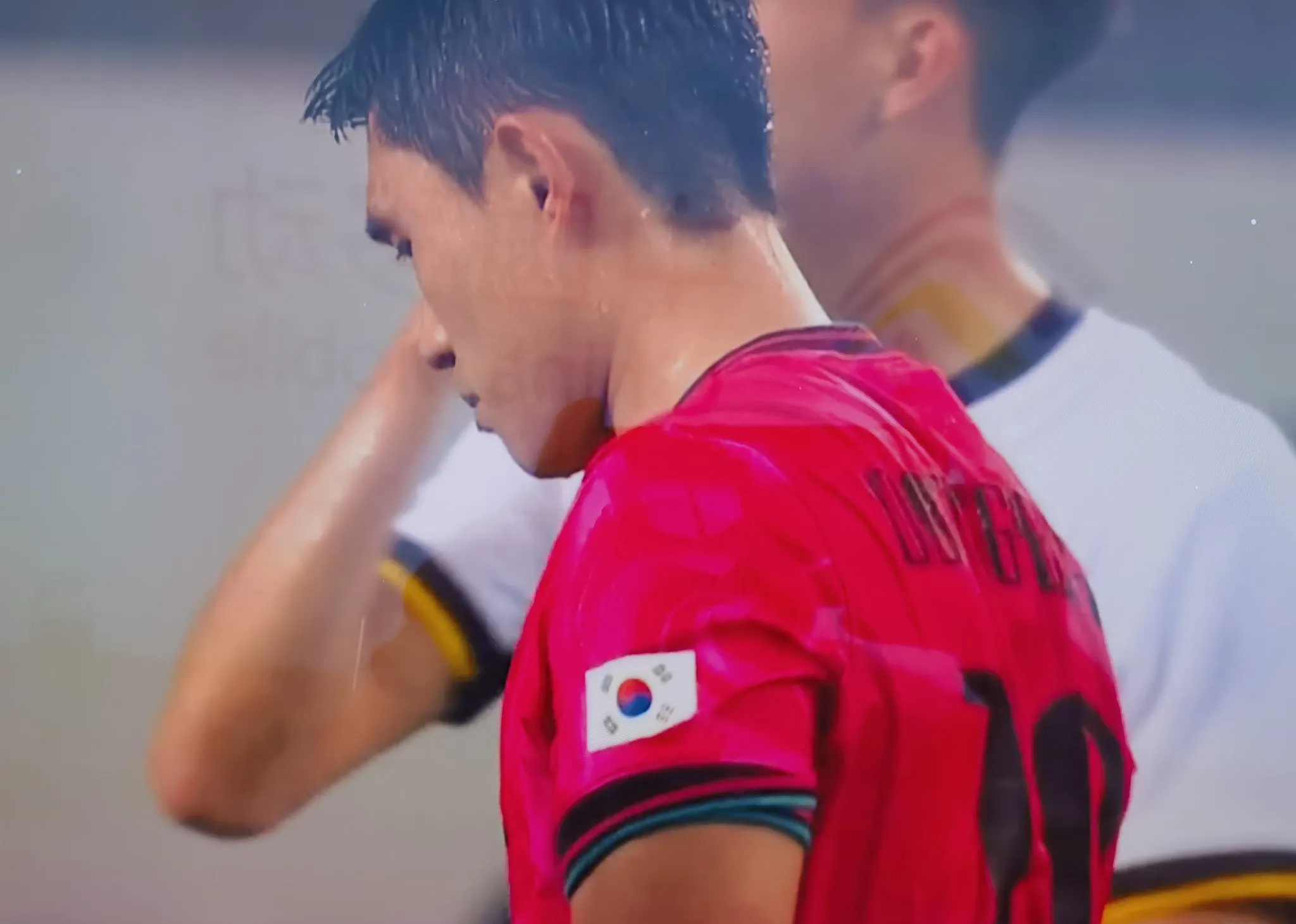 最新爱游戏手游足总杯赛程吃紧；勒沃库森今晨刷新队史纪录；更衣室稳定；身体对抗强度拉满的简单介绍