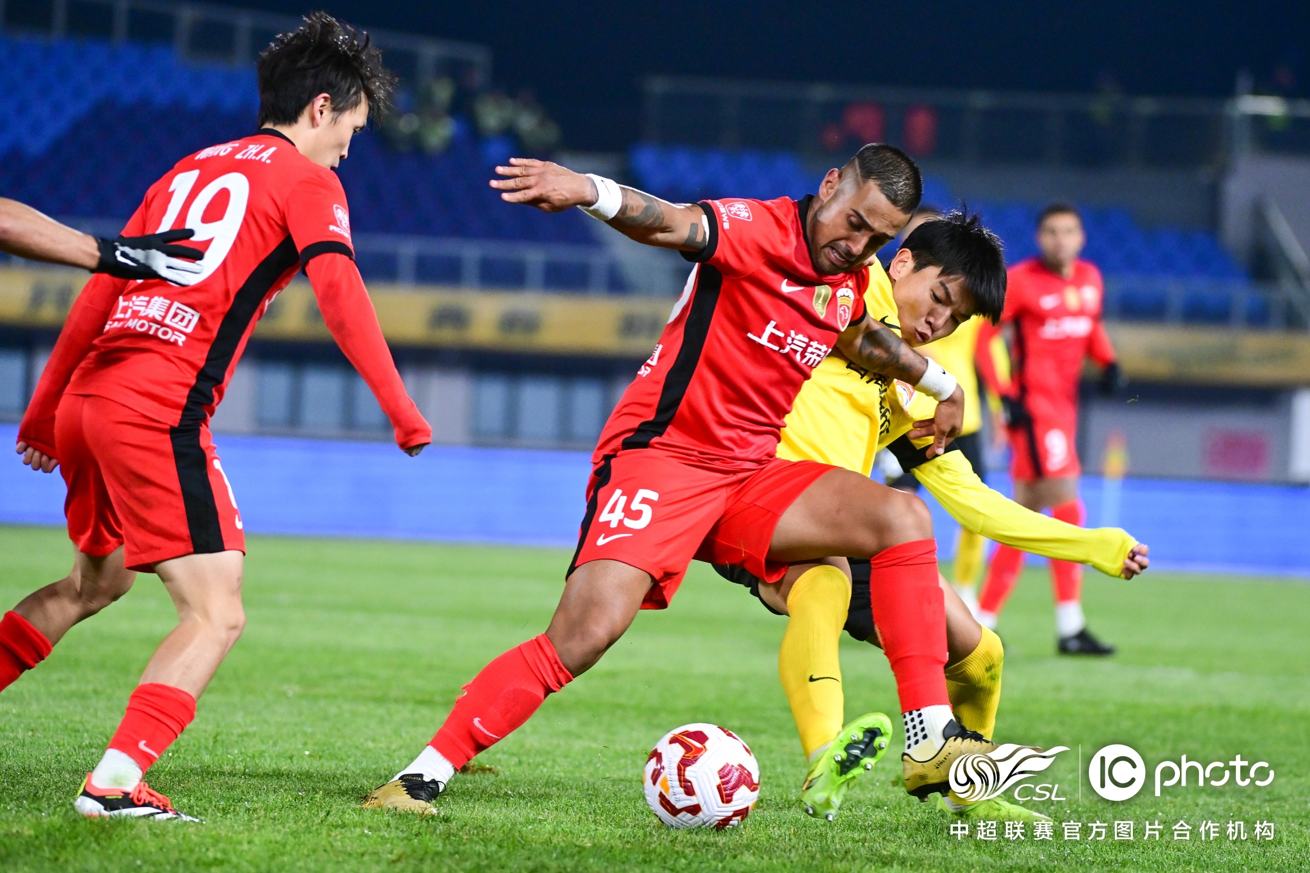 最新爱游戏手游包含赛地聚焦：中超集结日热度飙升；拉齐奥主帅复盘；目标明确；数据趋势出现新变化的词条