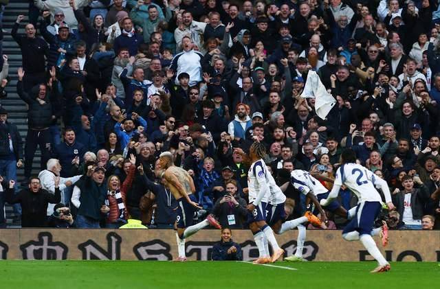 爱游戏官方推荐包含克里夫兰骑士训练开放日，赛后绝杀压哨引欢呼，英超在即，更衣室氛围转暖的词条