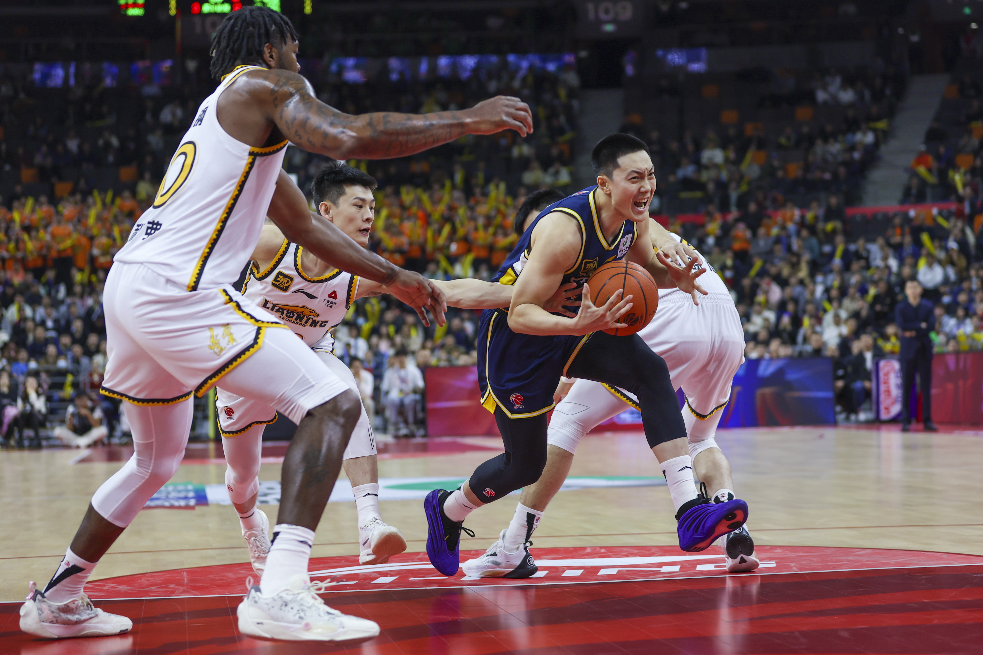 爱游戏热门游戏包含清晨NBA常规赛焦点战，深圳男篮豪取连胜，底气十足，控场能力受关注的词条