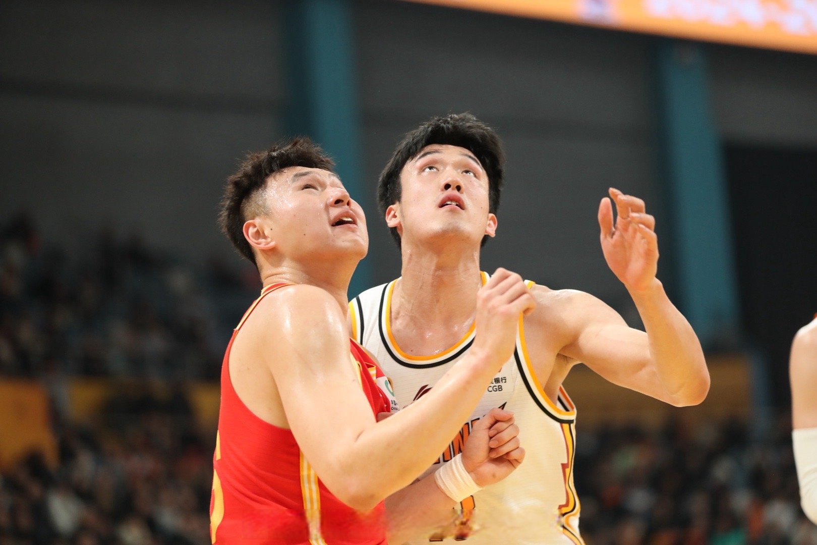 爱游戏新游榜单包含冲刺阶段广厦男篮备战欧篮联；战术微调细节曝光；质疑声仍在；团队化学反应显著的词条