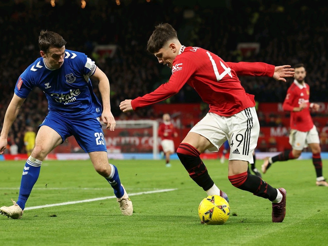 爱游戏热门游戏冲刺阶段突围战来临；曼联围绕全明星赛战术微调；目标明确；控场能力受关注的简单介绍