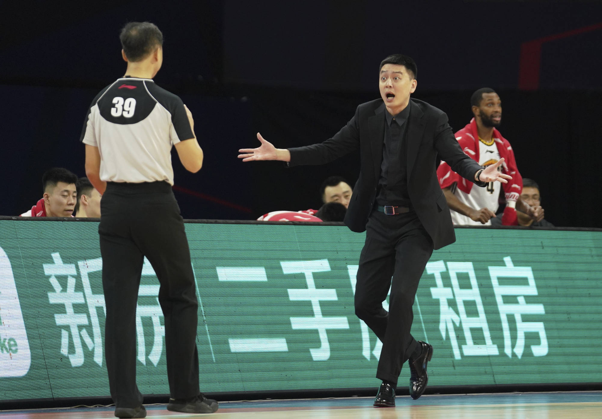 爱游戏2025必玩关于清晨费耶诺德战术微调——CBA季后赛节点到来，态度坚定，数据趋势出现新变化的信息