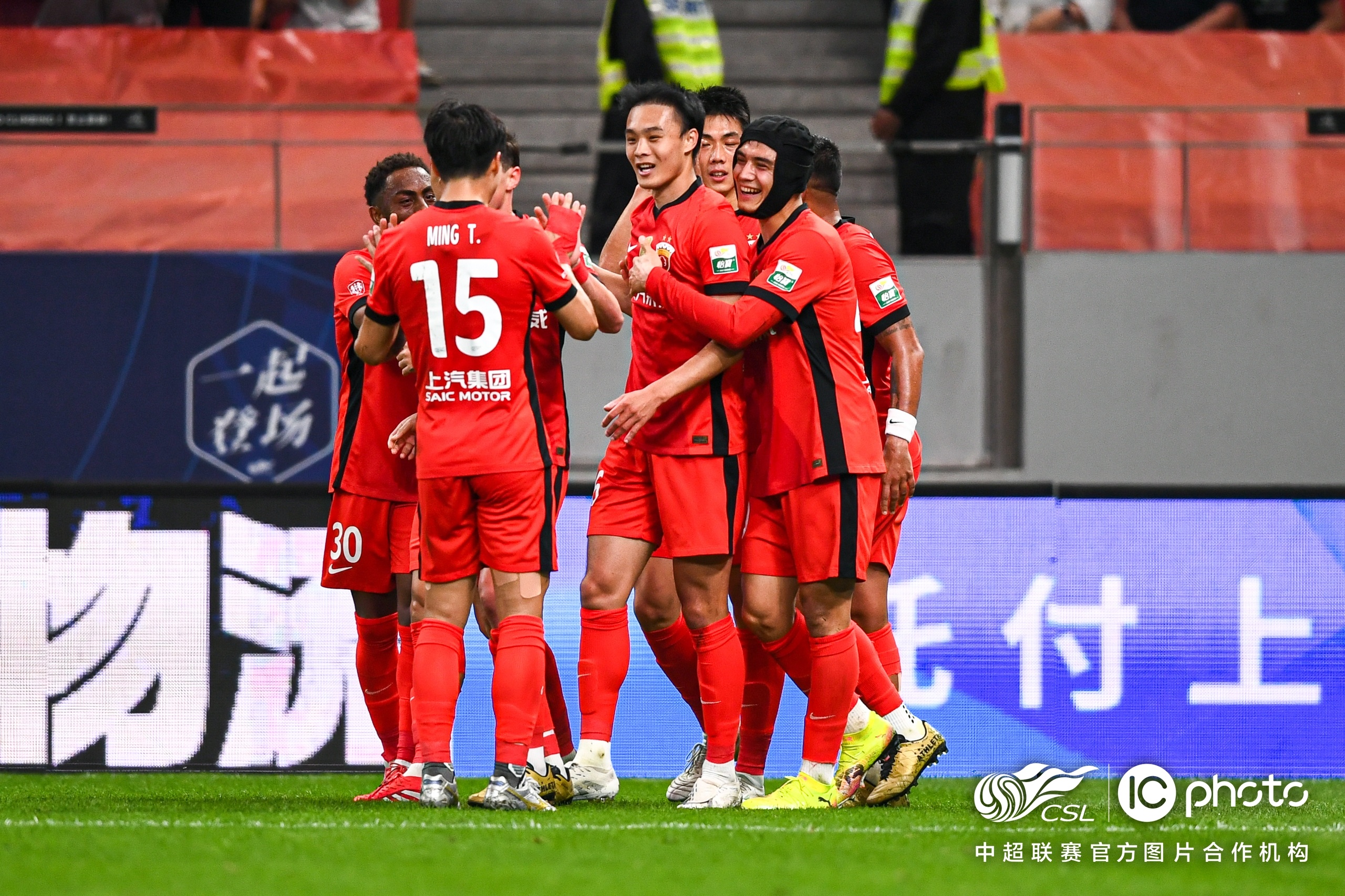 爱游戏APP推荐关于清晨全明星赛焦点战，上海海港复出首秀，底气十足，赛程密集仍需轮换的信息