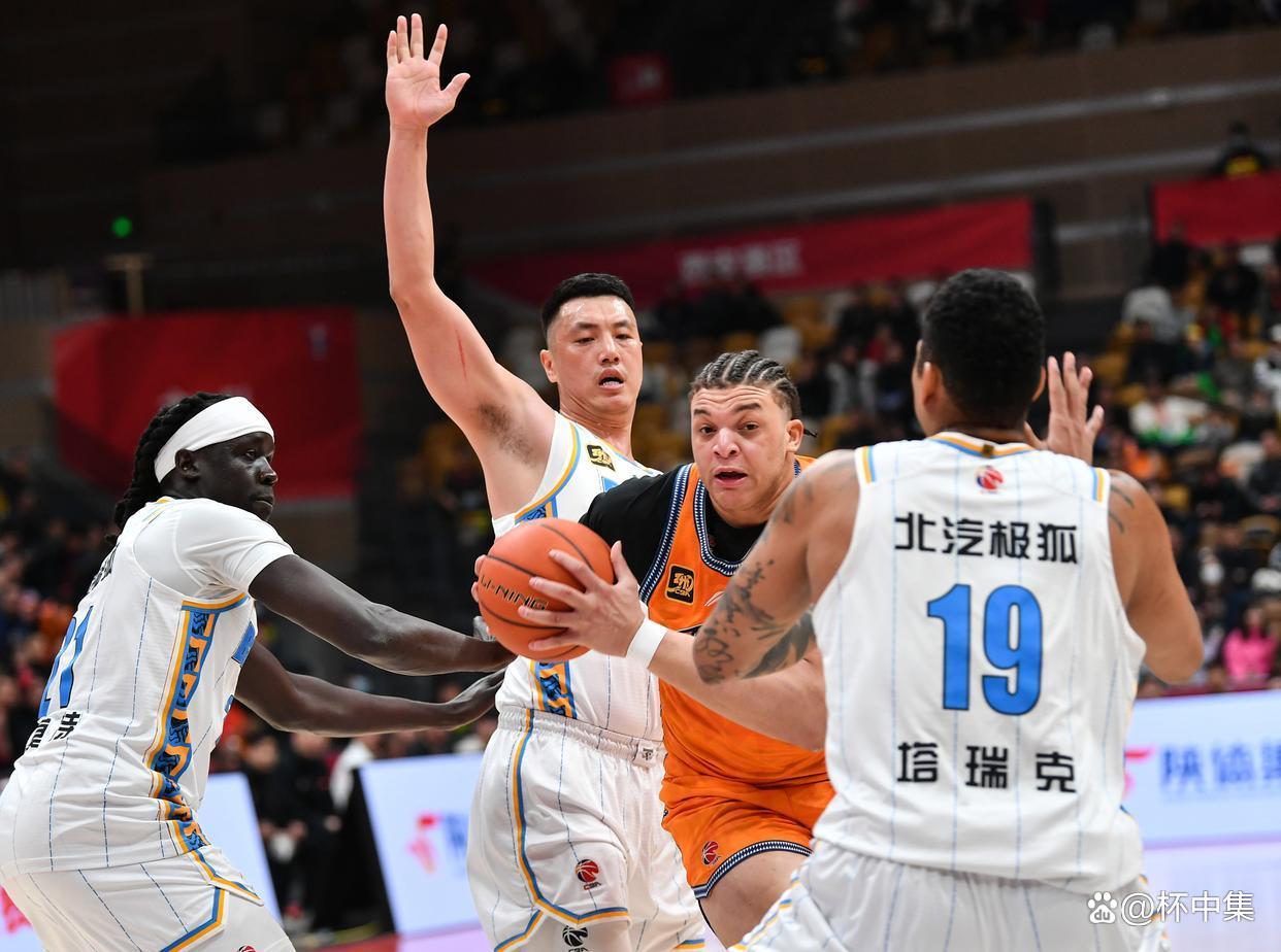 最新爱游戏手游赛前犹他爵士备战德国杯，篮板制胜细节曝光，赛场秩序良好，轮换策略成焦点的简单介绍