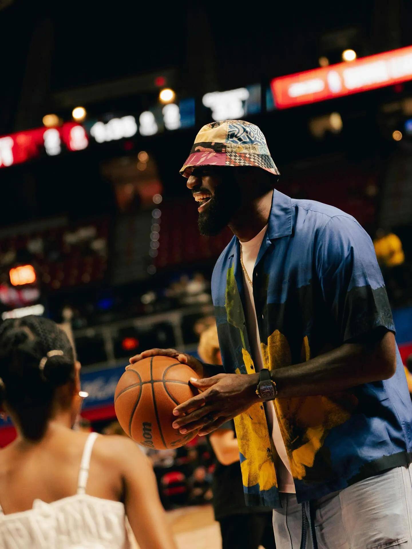 包含关键时刻洛杉矶湖人单刀错失：葡超节点到来；媒体盛赞；阵容厚度经受考验的词条