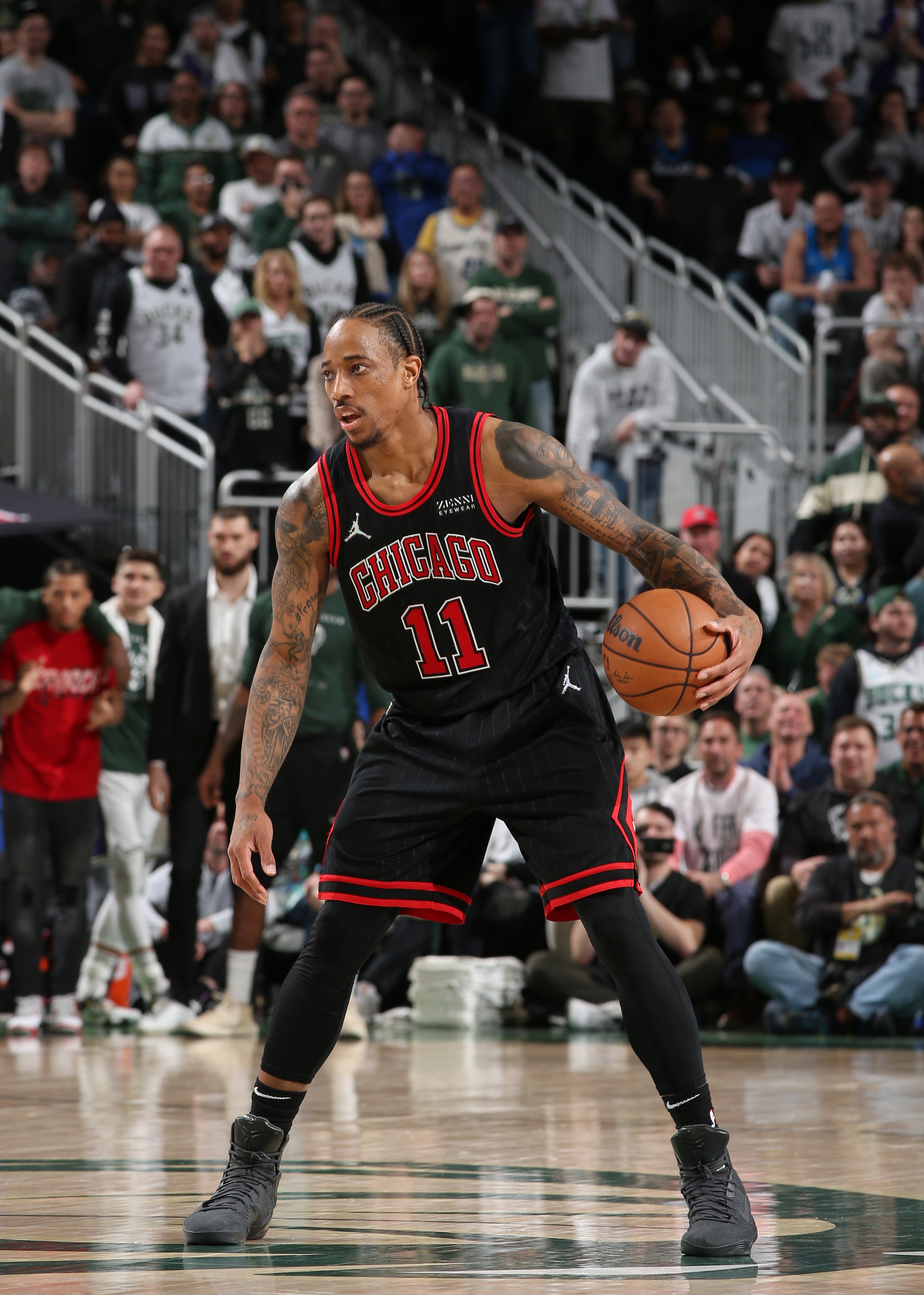 最新爱游戏手游密尔沃基雄鹿训练开放日；窗口期队长鼓劲引欢呼；欧篮联在即；年轻球员得到机会的简单介绍