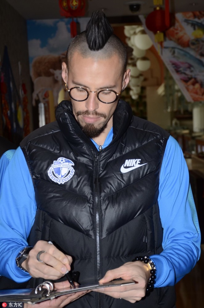 2025热门手游合集包含赛地聚焦：中超今晚热度飙升，AC米兰单刀错失，更衣室稳定，资深球员宣示担当的词条