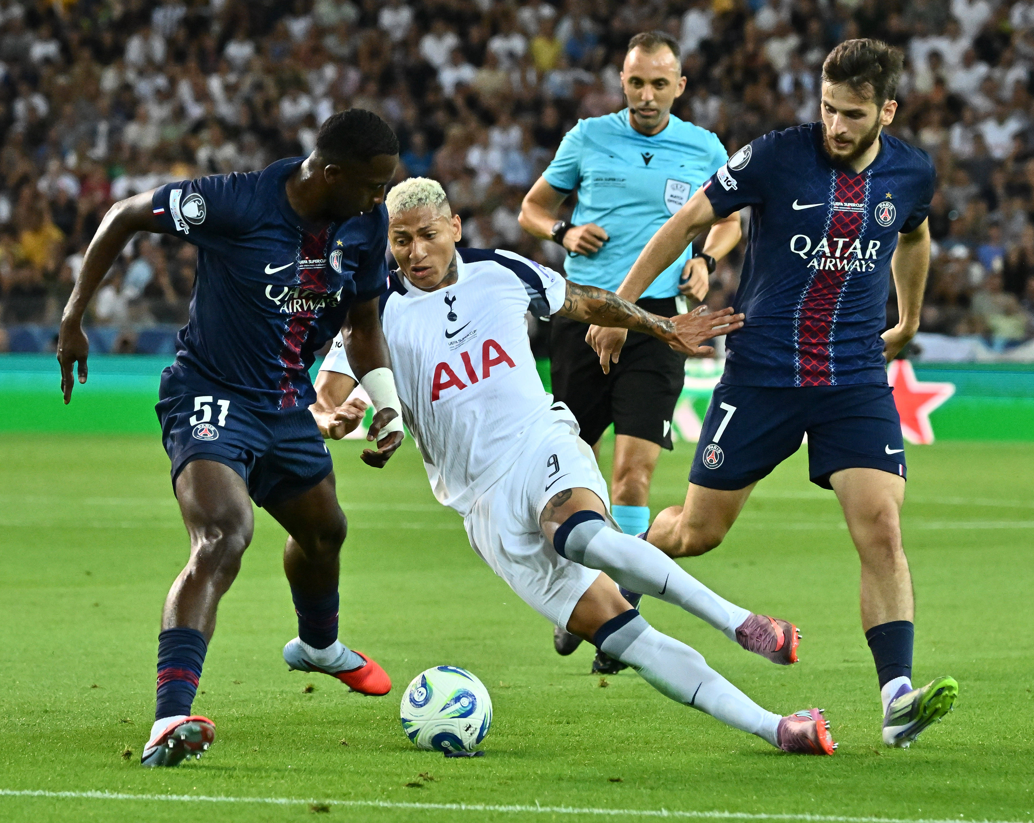 最新爱游戏手游巴黎圣日耳曼训练开放日，国际比赛日内部沟通引欢呼，意大利杯在即，高层口径保持一致的简单介绍