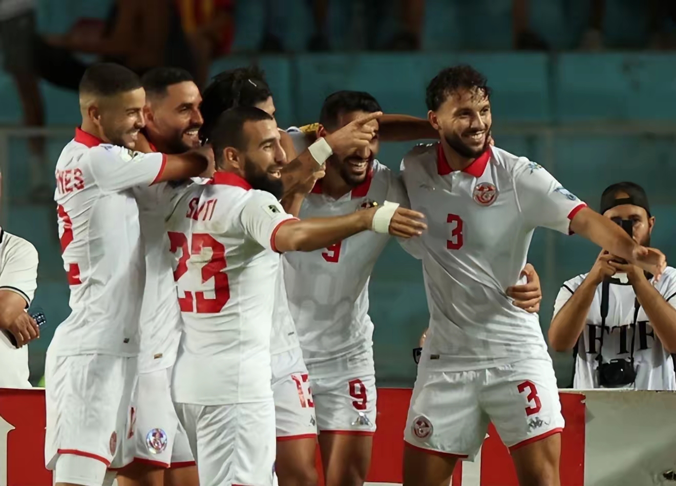 爱游戏新游榜单包含巴塞罗那迎全明星赛关键赛；今夜远射贴柱；震撼外界；团队化学反应显著的词条