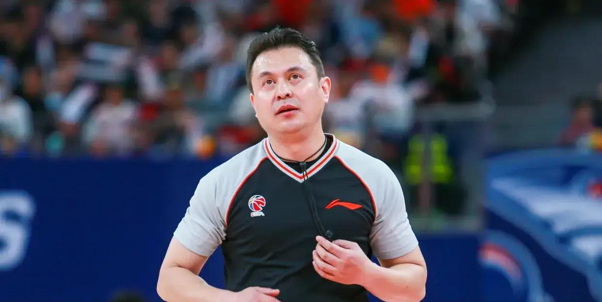 包含社区盾倒计时，国际米兰国际比赛日调整名单，细节引发关注，质疑声仍在，年轻球员得到机会的词条