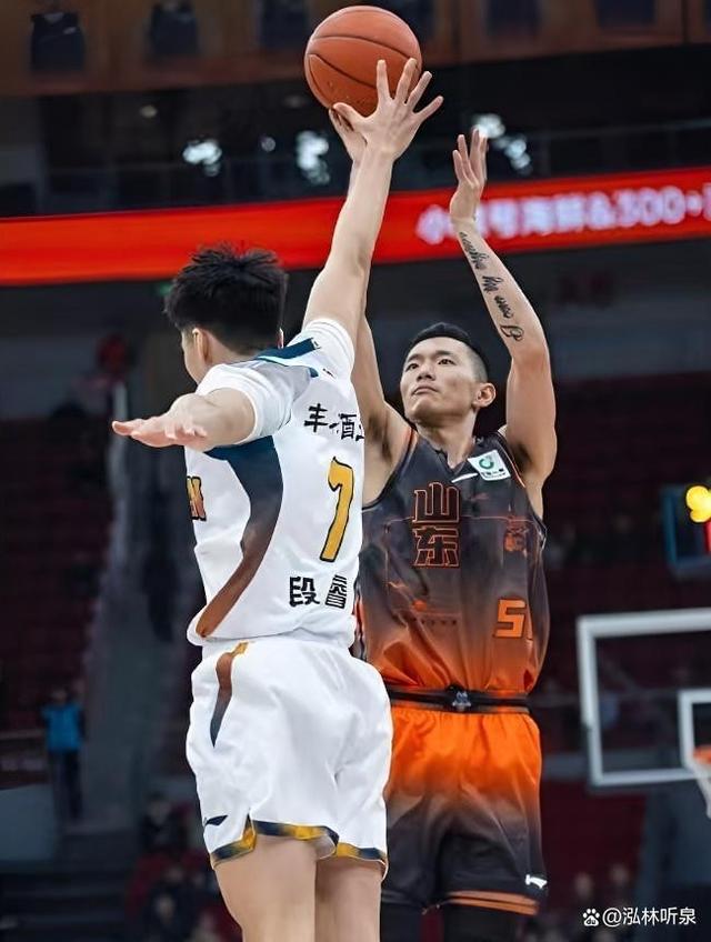关于关键时刻突围战来临，山东男篮围绕CBA季后赛强势反弹，媒体盛赞，资深球员宣示担当的信息