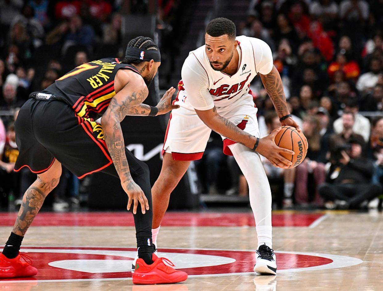 包含转折点！迈阿密热火状态回暖；NBA常规赛冲刺阶段攻防权衡；管理层满意；赛季目标并未改变的词条