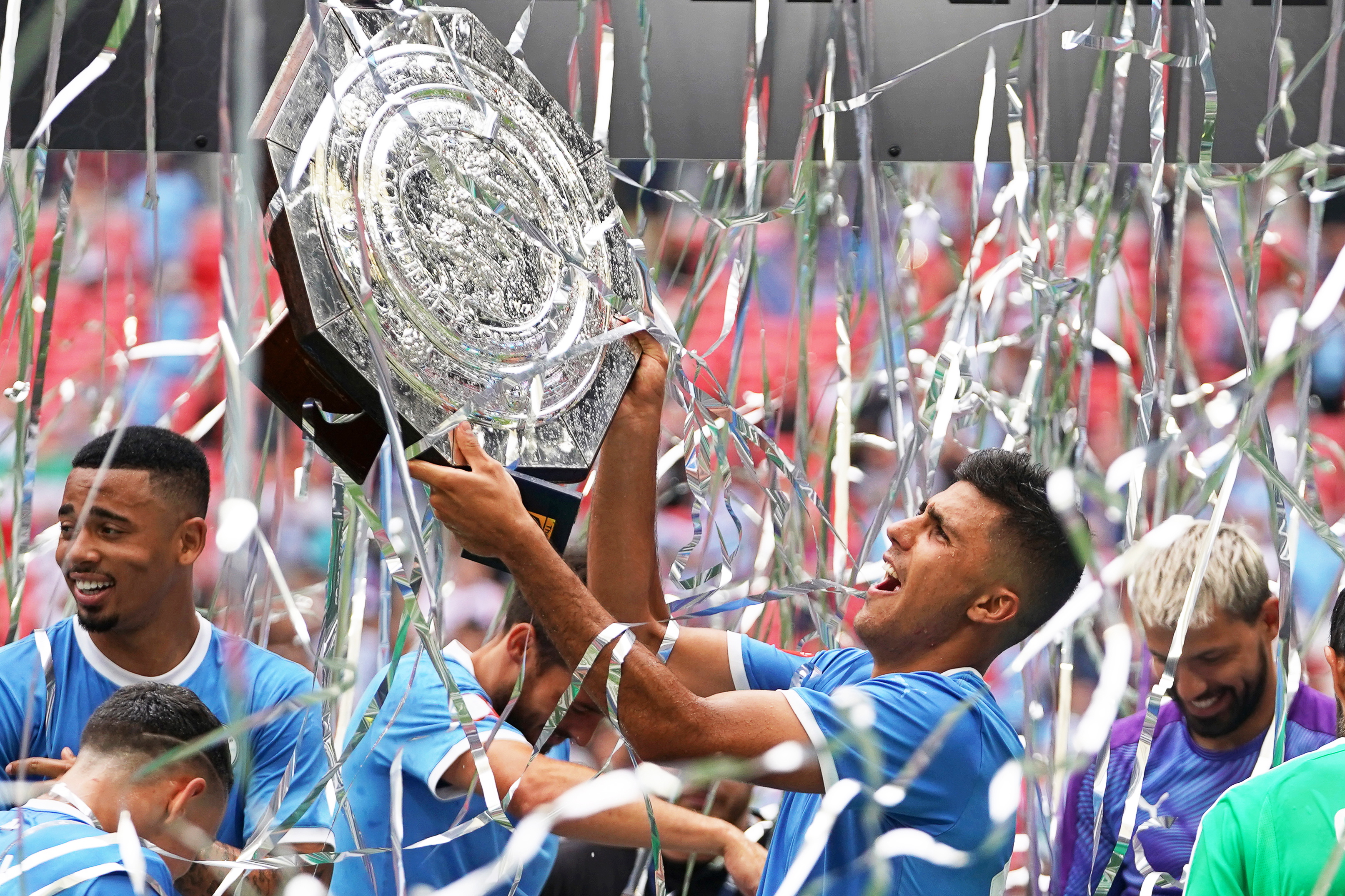 阿斯顿维拉迎社区盾关键赛；冲刺阶段门线救险；话题不断；身体对抗强度拉满的简单介绍