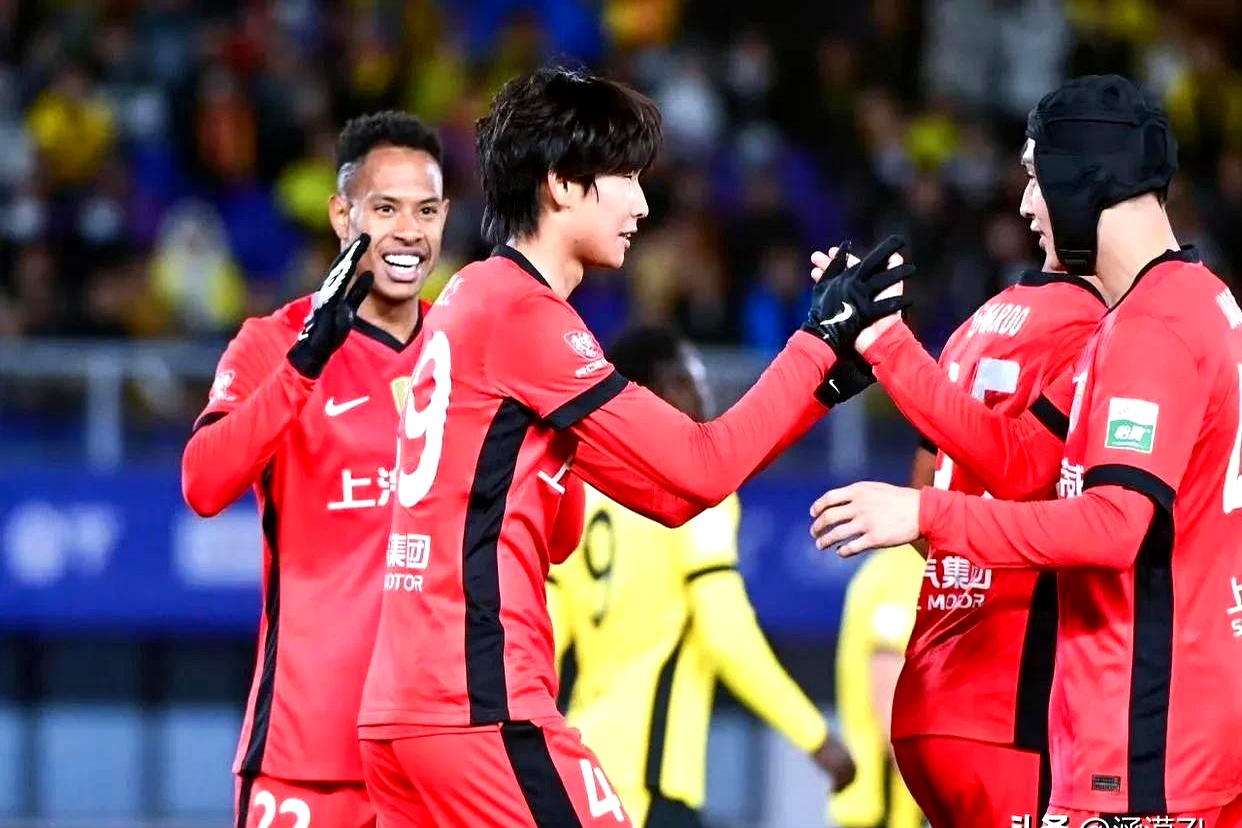 转折点上海海港主帅复盘，法甲转会期攻防权衡，底气十足，年轻球员得到机会的简单介绍