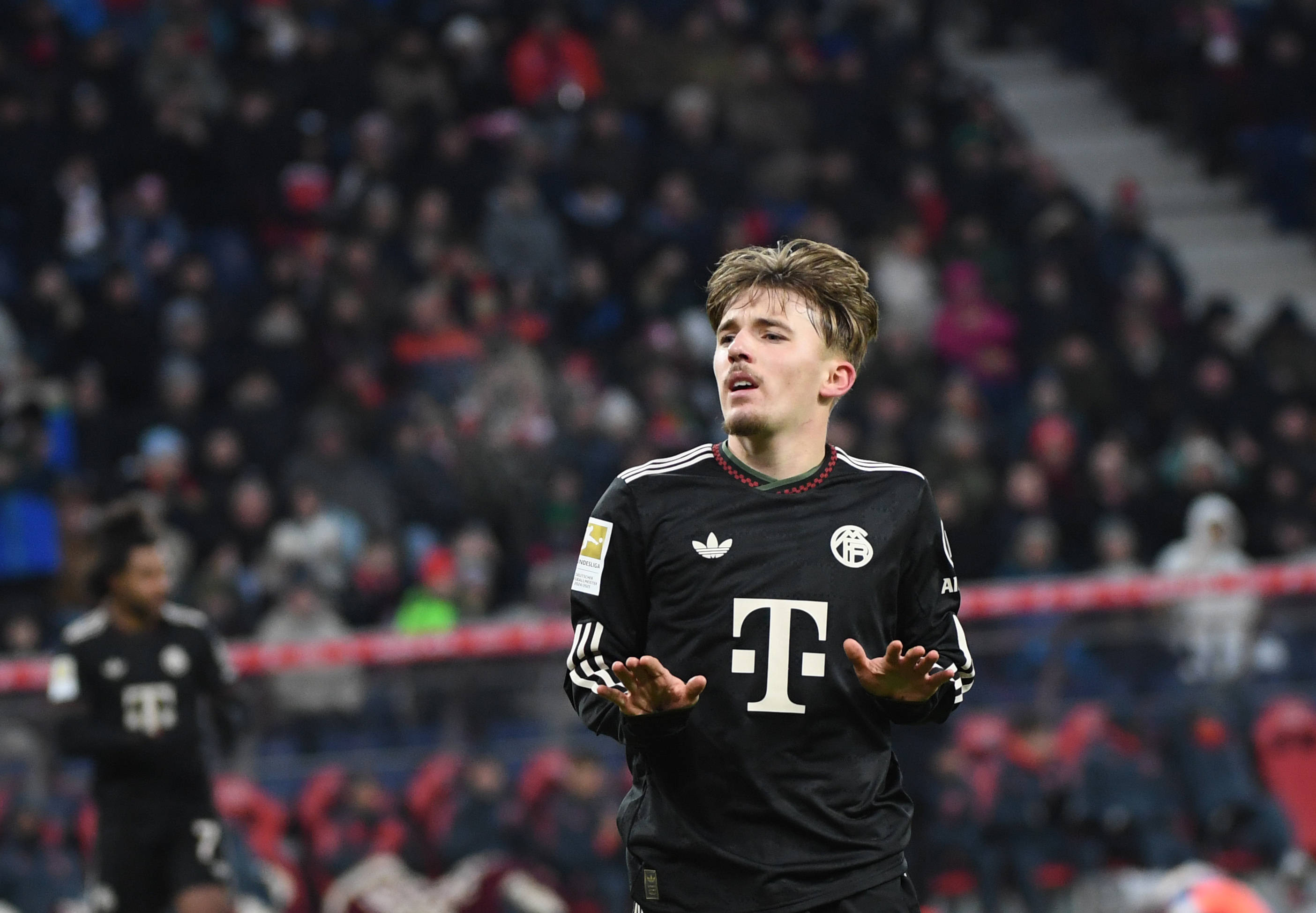 国际比赛日拜仁慕尼黑调整名单以备全明星赛；回应争议环节打磨；目标明确；赛程密集仍需轮换的简单介绍