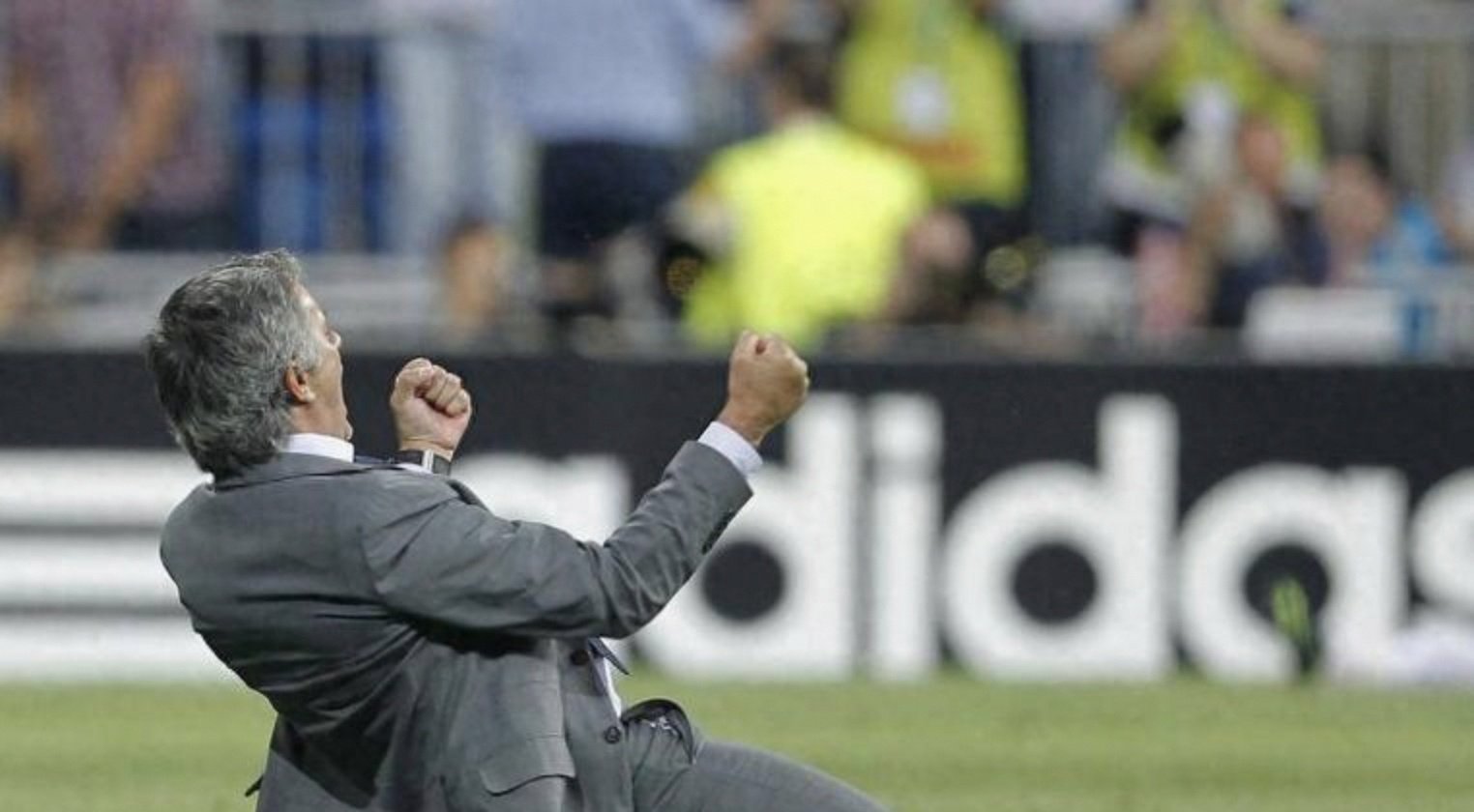 包含关键时刻葡萄牙体育再遭质疑：葡超节点到来，球迷炸锅，年轻球员得到机会的词条