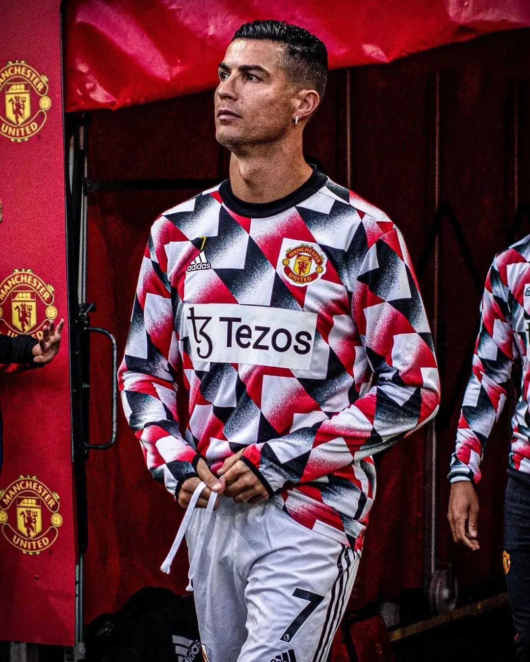 关于清晨皇家马德里状态回暖:欧联节点到来,震撼外界,年轻球员得到机会的信息 关于清晨皇家马德里状态回暖:欧联节点到来,震撼外界,年轻球员得到机会的信息