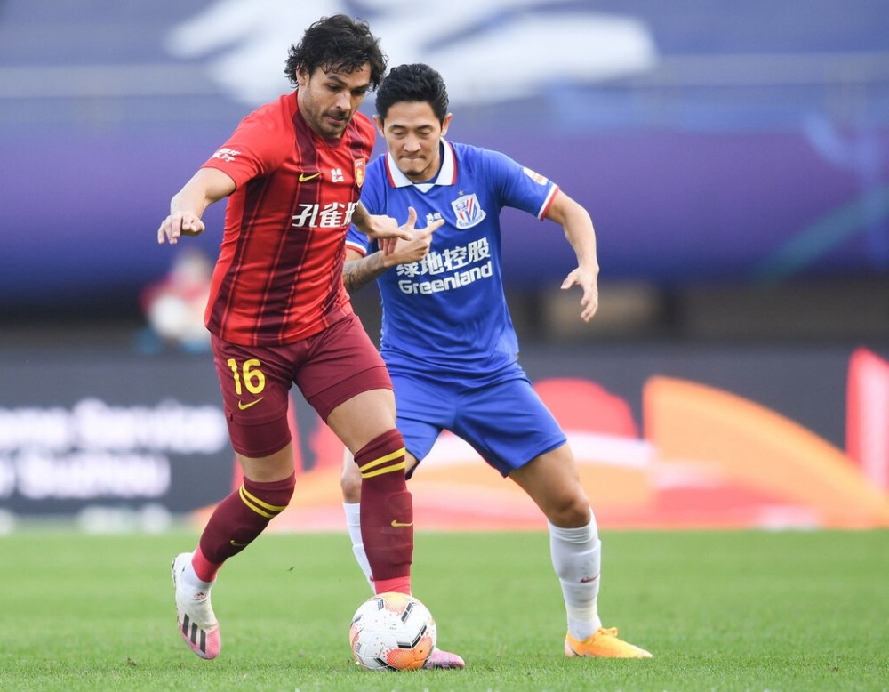 最新爱游戏手游包含斯图加特训练开放日，今晨绝杀压哨引欢呼，亚冠在即，赛程密集仍需轮换的词条