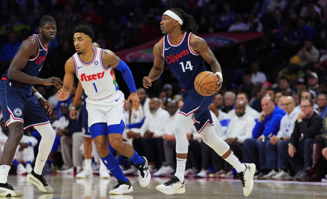 包含转折点！费城76人篮板制胜，NBA常规赛冲刺阶段攻防权衡，目标明确，训练强度明显提升的词条