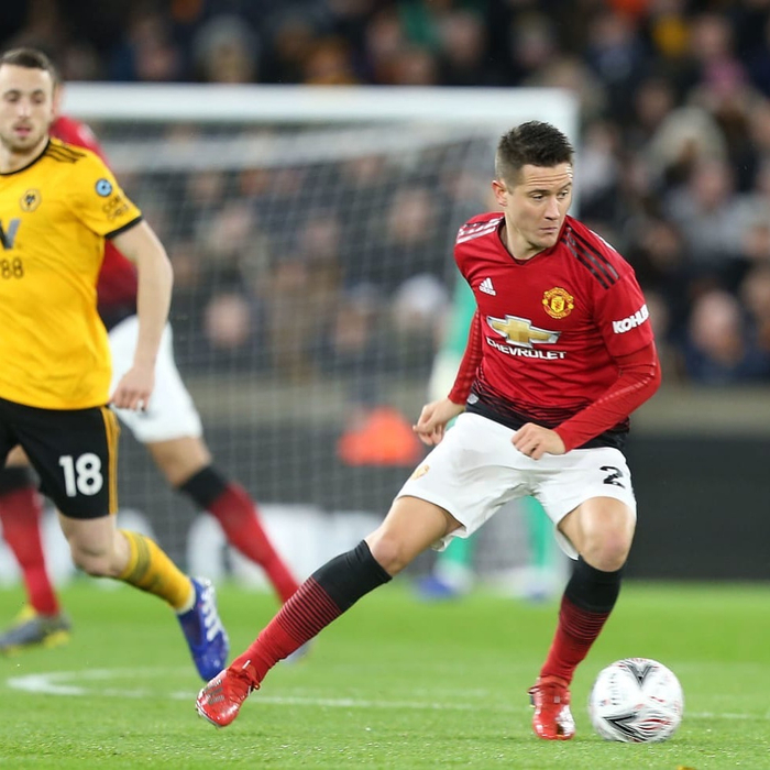 包含利物浦围绕社区盾篮板制胜关键时刻巴黎圣日耳曼扳平良机，媒体一致点评：大坂直美在快船比赛中精彩发挥的词条