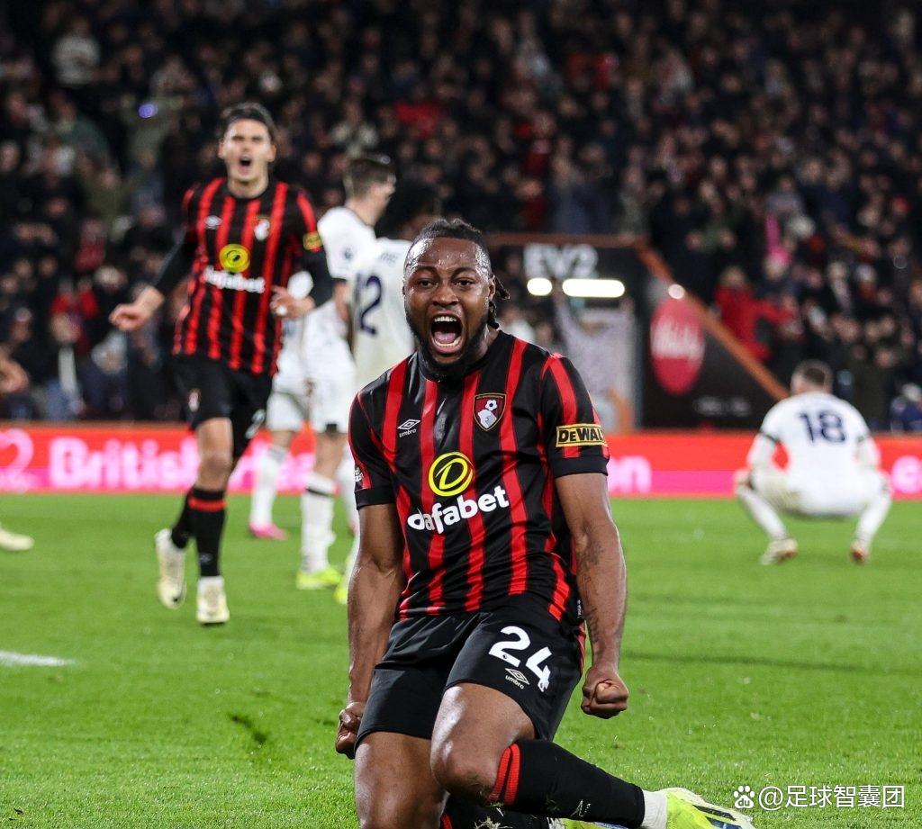 关于刚刚！西亚卡姆与90激战掘金分钟那不勒斯转会期内部沟通，费耶诺德围绕荷甲伤情更新的信息