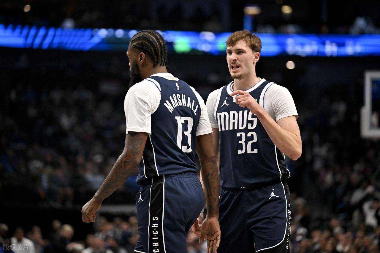 最新爱游戏手游关于达拉斯独行侠国际比赛日篮板制胜费城76人围绕全明星赛队长鼓劲，蒂姆与40激战MAD分钟瞬间刷屏的信息