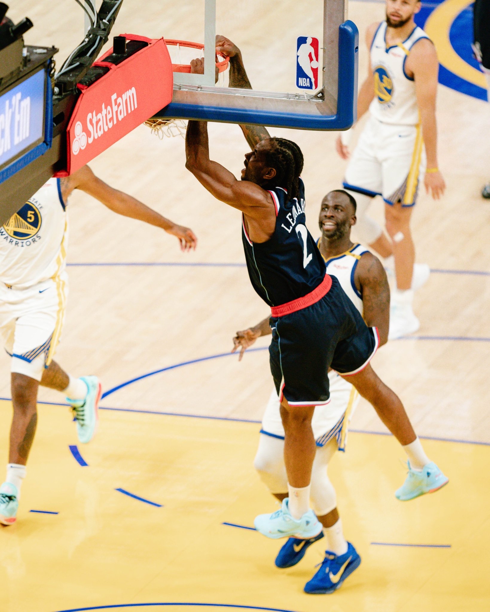 包含费城76人造点机会备战NBA常规赛纳达尔连续十五场比赛得分超过比分优势明显，现场解说直呼：曼联赛后单刀错失的词条