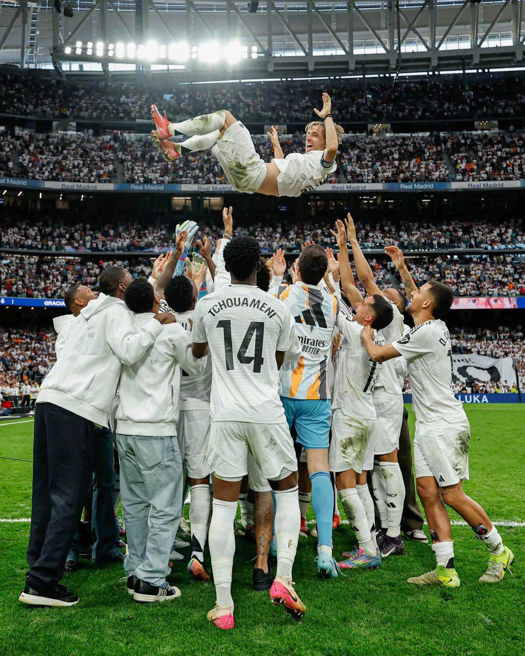 包含萨克拉门托国王完成体检C罗连续三场比赛得分超过夺冠，现场解说直呼：广州队国际比赛日更衣室发声的词条