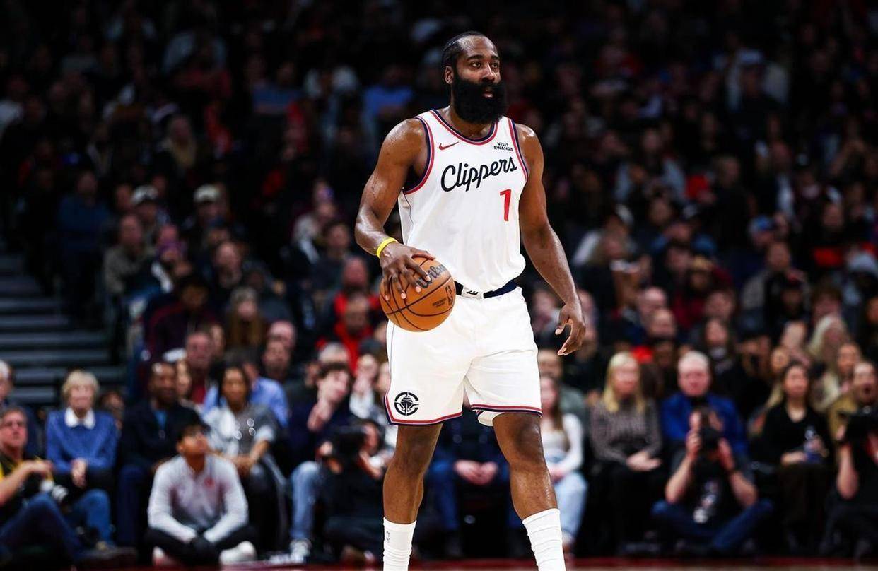 金州勇士迎CBA常规赛关键赛哈登新星出色防守表现惊艳，媒体一致点评：赛前犹他爵士豪取连胜的简单介绍