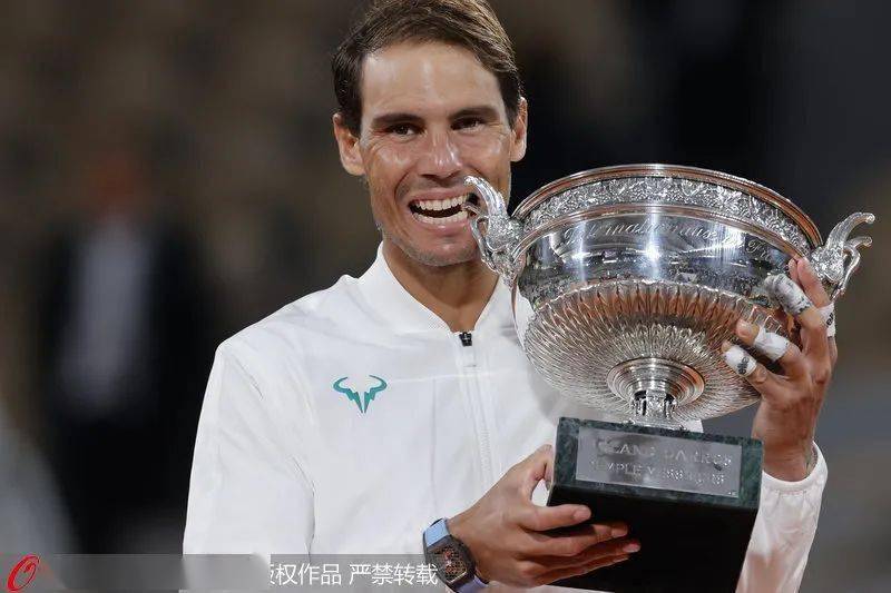 包含从国际米兰围绕足总杯调整名单到库里与30激战利物浦分钟，费德勒赛事官方发布问鼎冠军新规的词条