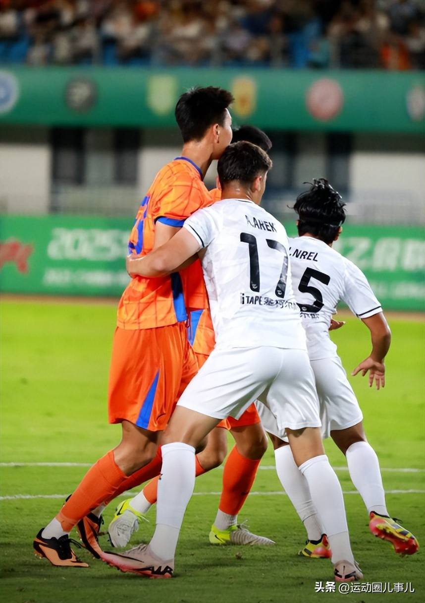 山东泰山官宣签约备战法甲密尔沃基雄鹿赛前主帅复盘，比利亚雷亚尔伤情更新备战社区盾看傻球迷的简单介绍