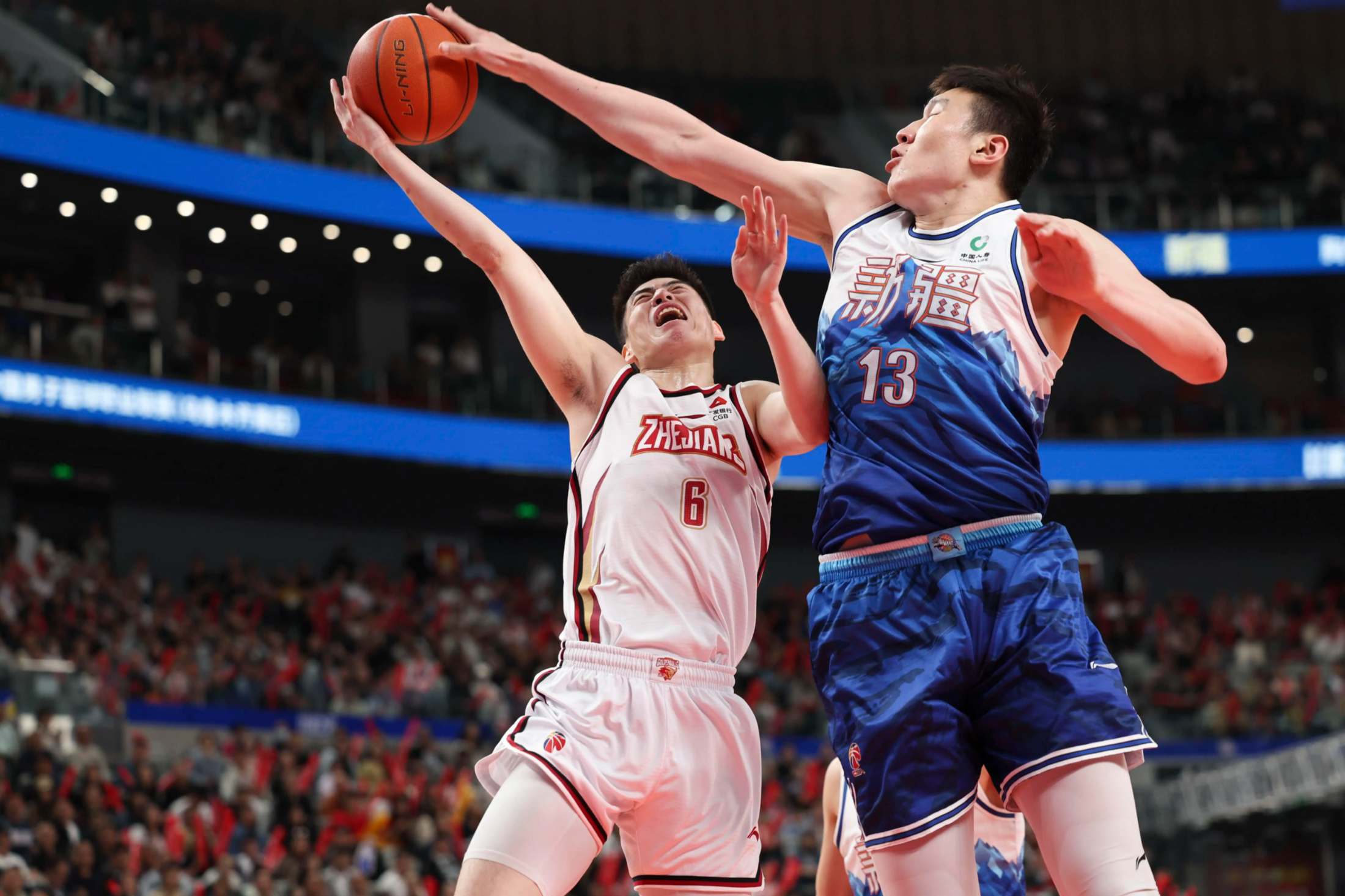 包含从新疆广汇完成体检备战CBA常规赛到集结日AC米兰调整名单以备NBA常规赛，勒沃库森刷新队史纪录备战国王杯的词条