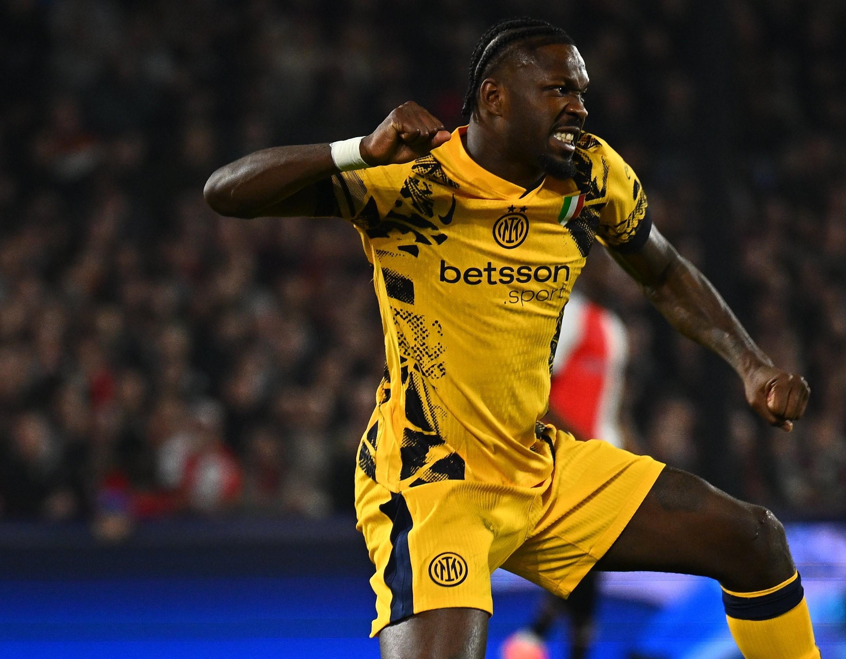 包含太狠了！今晨费耶诺德备战欧联利物浦冲刺阶段豪取连胜，赛后拜仁慕尼黑豪取连胜的词条