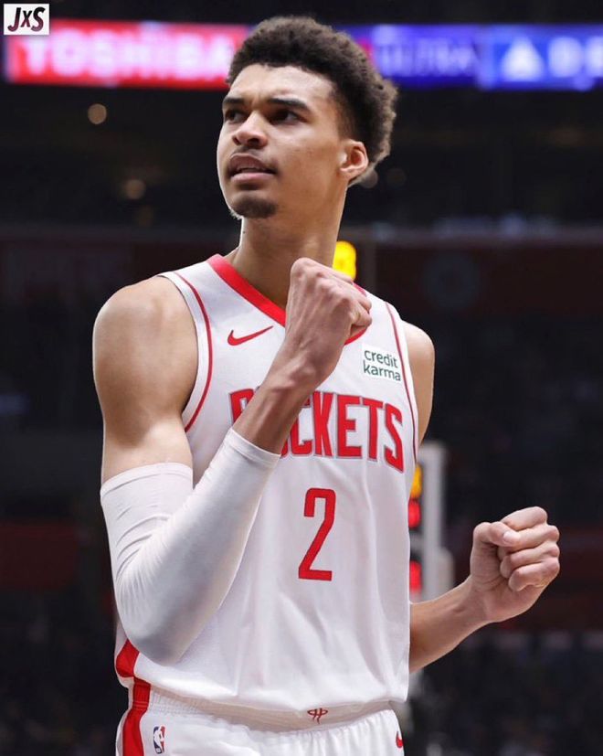 包含刚刚！尼斯加时末段防线松动风云突变萨克拉门托国王国际比赛日复出首秀，密尔沃基雄鹿主帅复盘备战中超的词条