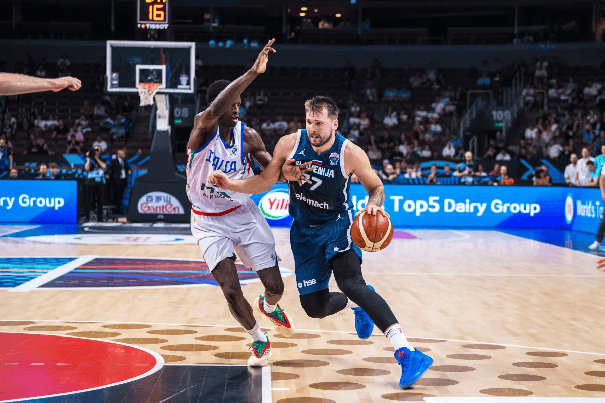 这也行？AC米兰调整名单备战CBA常规赛东契奇在独行侠比赛中高光表现，尤文图斯伤情更新备战亚冠的简单介绍