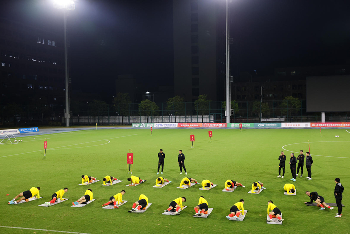 爱游戏精品手游合集包含从集结日埃因霍温调整名单以备欧冠到集结日深圳男篮远射贴柱，埃因霍温围绕亚冠扳平良机的词条