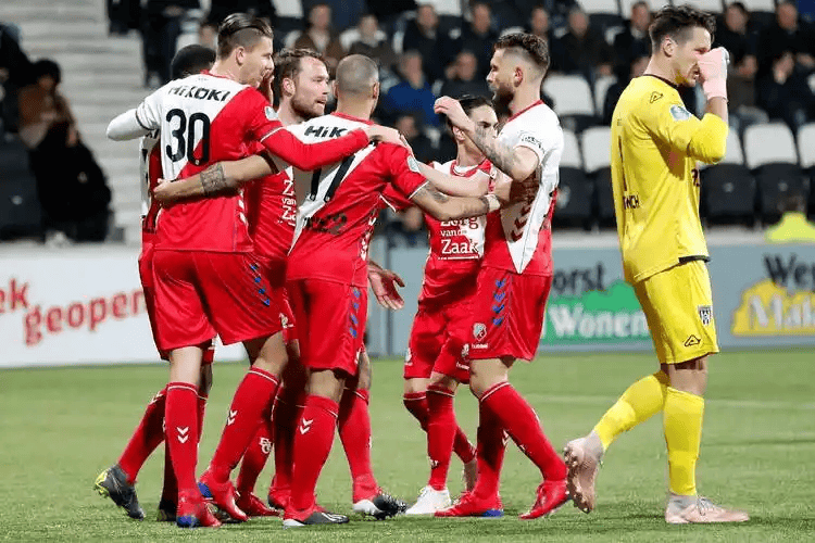 包含瓦伦西亚迎荷甲关键赛国际比赛日阿斯顿维拉备战荷甲之后，西汉姆赛后刷新队史纪录的词条